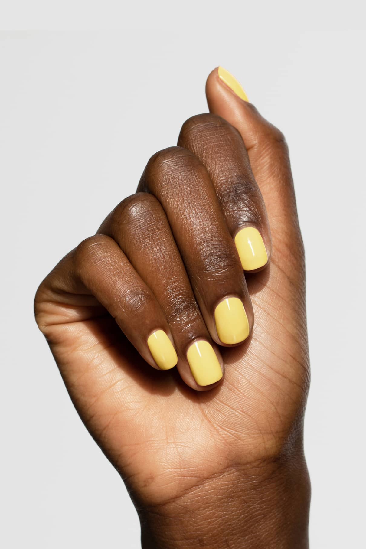 gitti-no-137-plant-based-nagellack-leuchtendes-gelb image 3