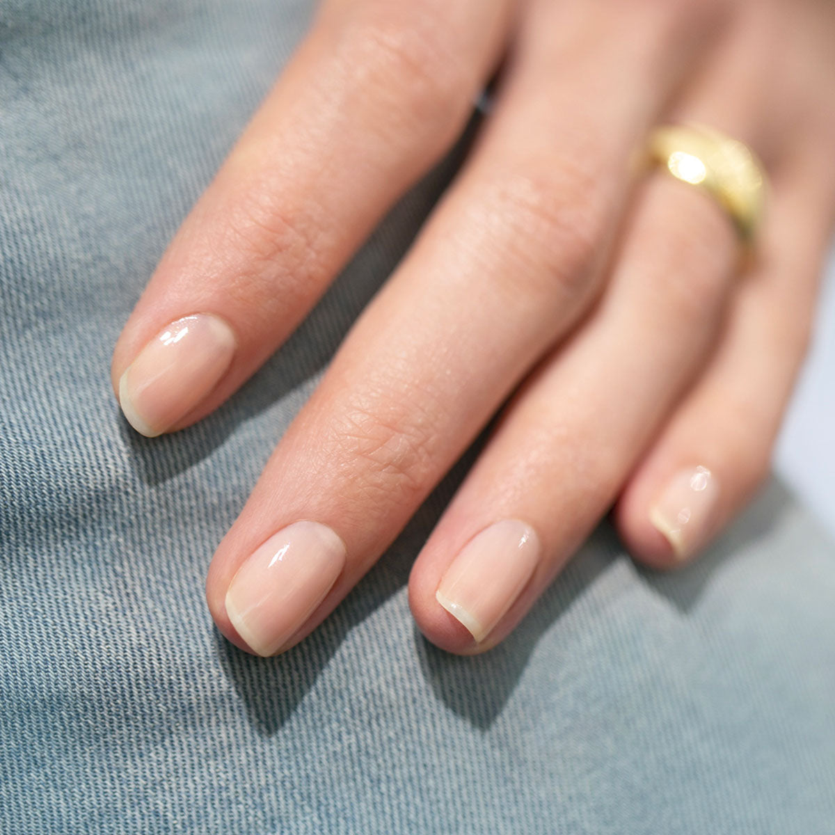 manucurist-green-flash-beige-semi-permanenter-gel-nagellack-nude image 3