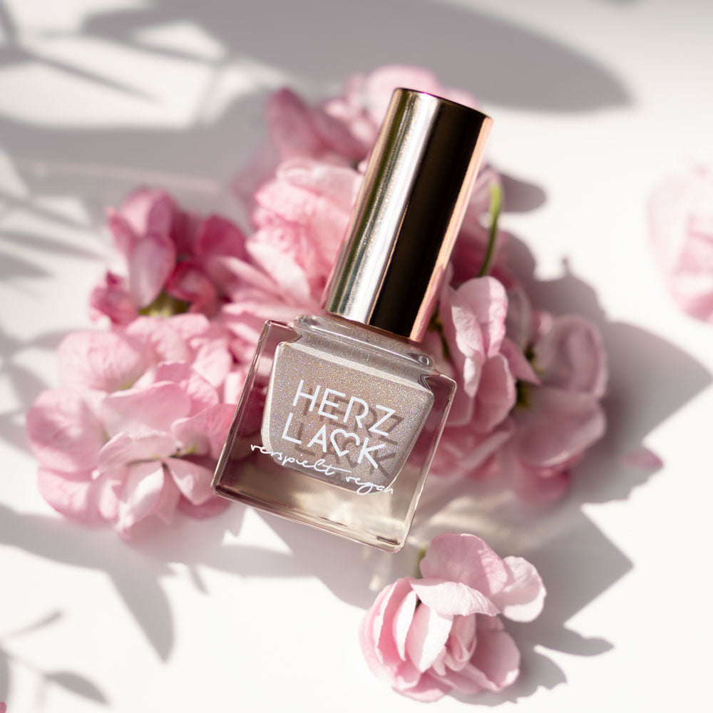 herzlack-z-rtlichkeit-veganer-nagellack-nude-holo-schimmer-11ml image 8