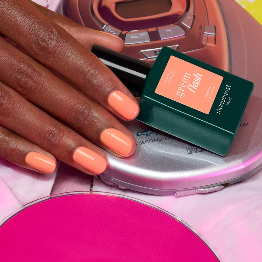 manucurist-green-flash-tangerine-semi-permanenter-nagellack-hellneon-orange image 3