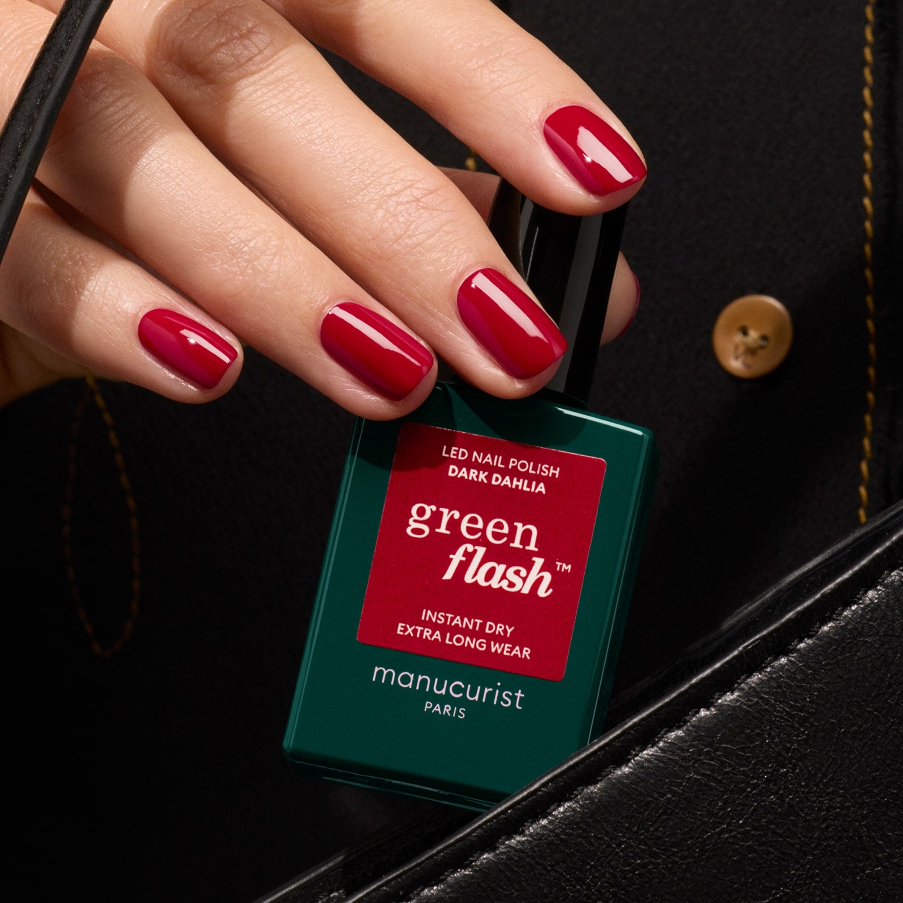 manucurist-green-flash-dark-dahlia-dunkelroter-semi-permanenter-nagellack image 4
