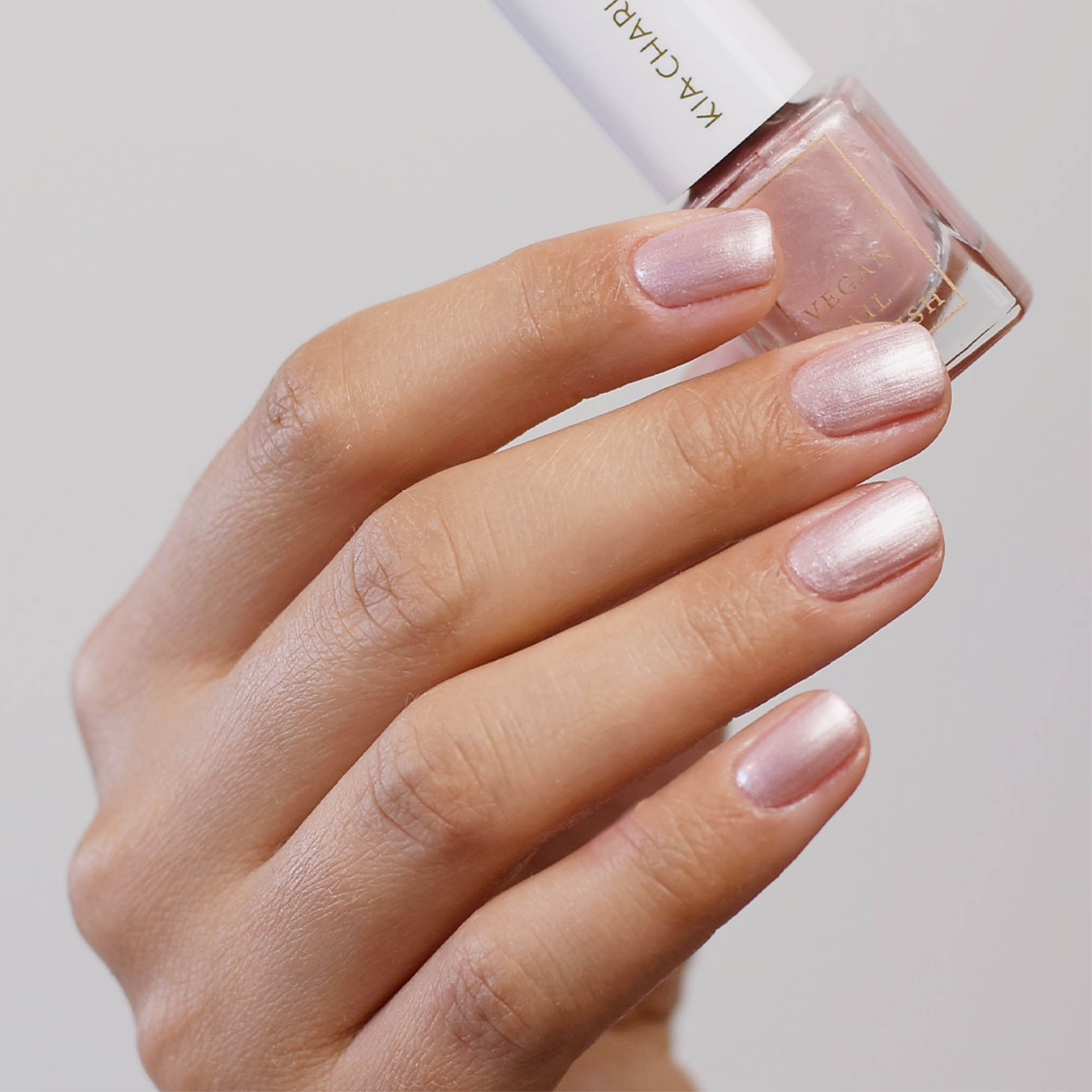 kia-charlotta-receive-nagellack-metallic-perlenpink image 2