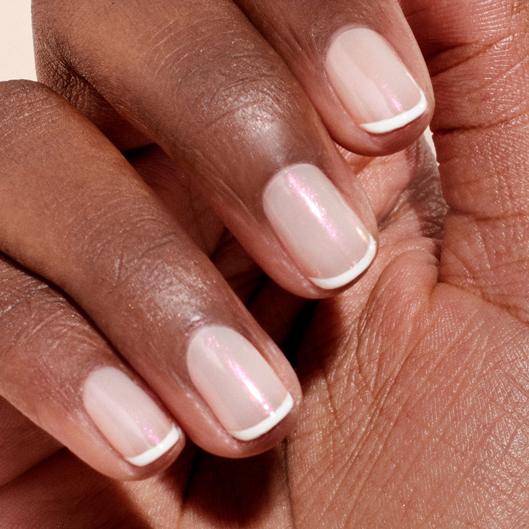 manucurist-pink-glazed-effect-puder-perlmutt-nail-topper image 5