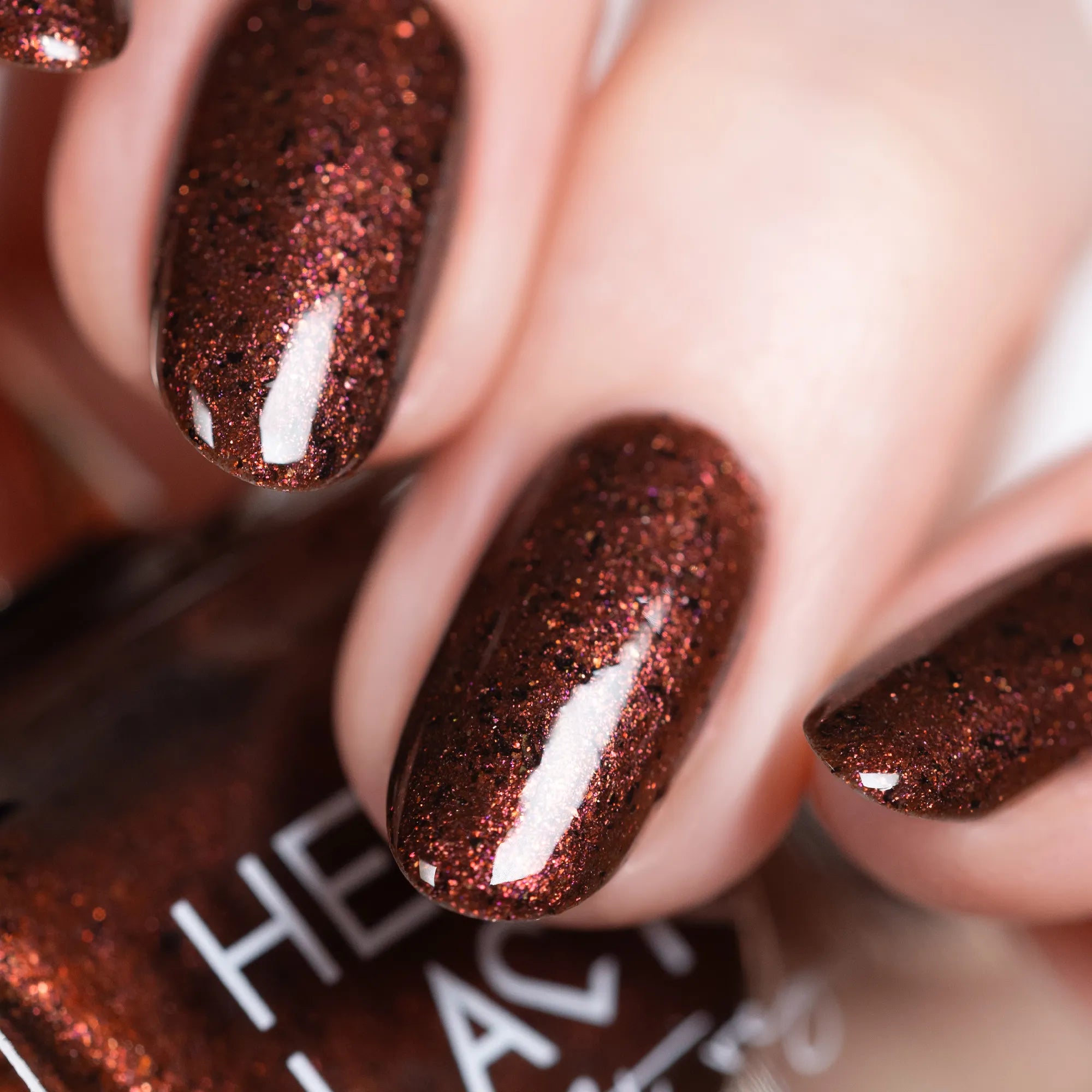 herzlack-hades-veganer-nagellack-dunkelbraun-flakies-schimmer-11ml image 3
