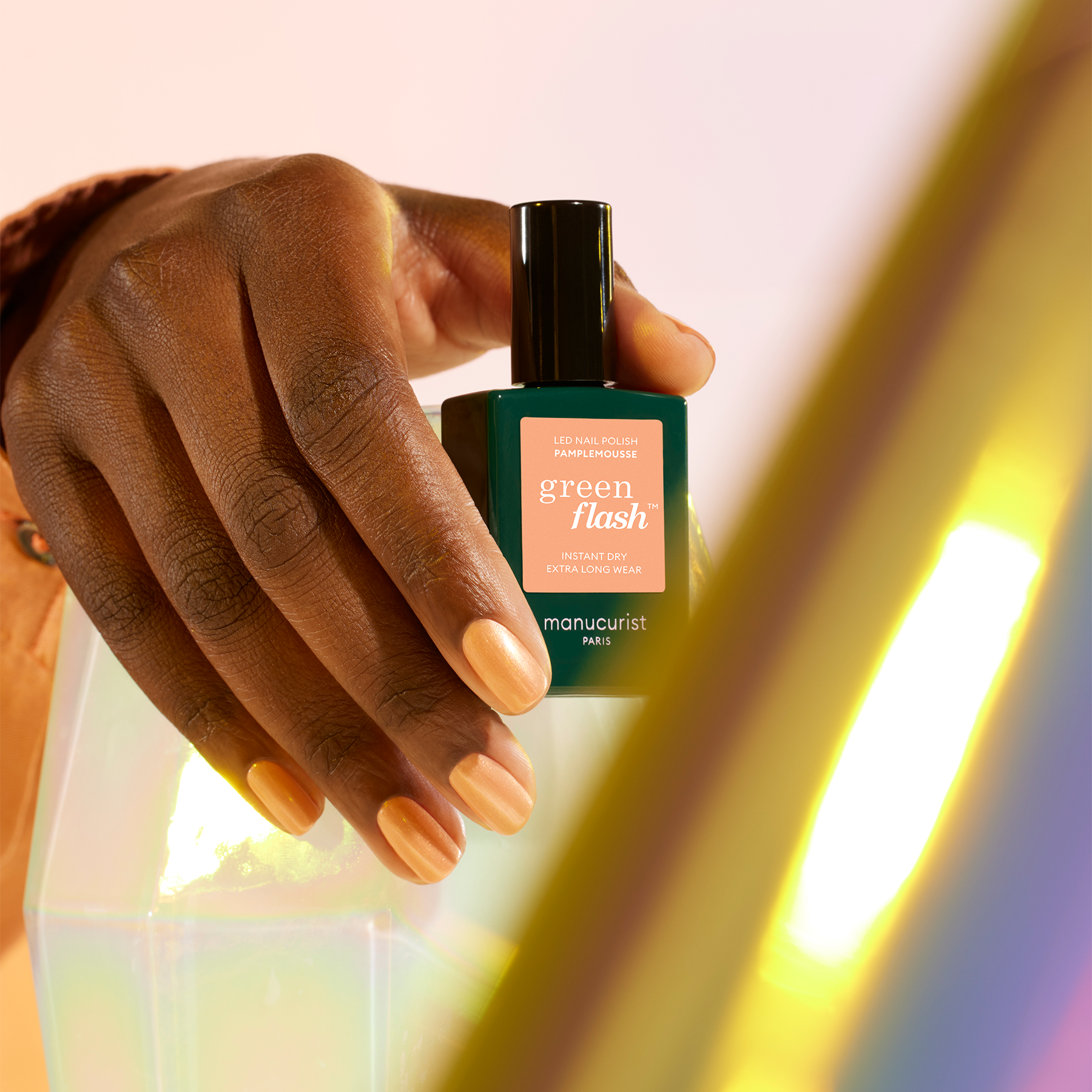 manucurist-green-flash-pamplemousse-perlmutt-orange-semi-permanent image 2