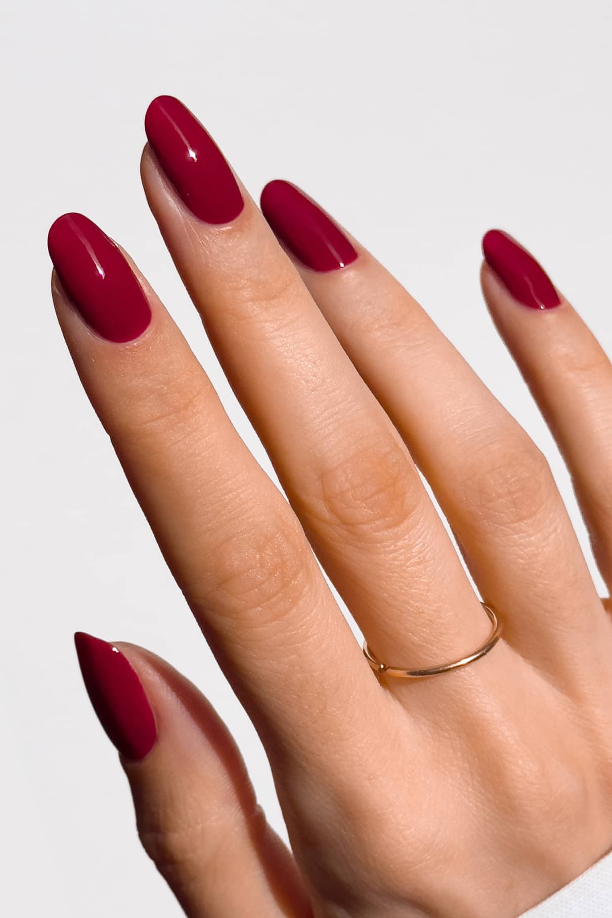 gitti-no-039-plant-based-nagellack-tiefes-rot-beerenton image 4