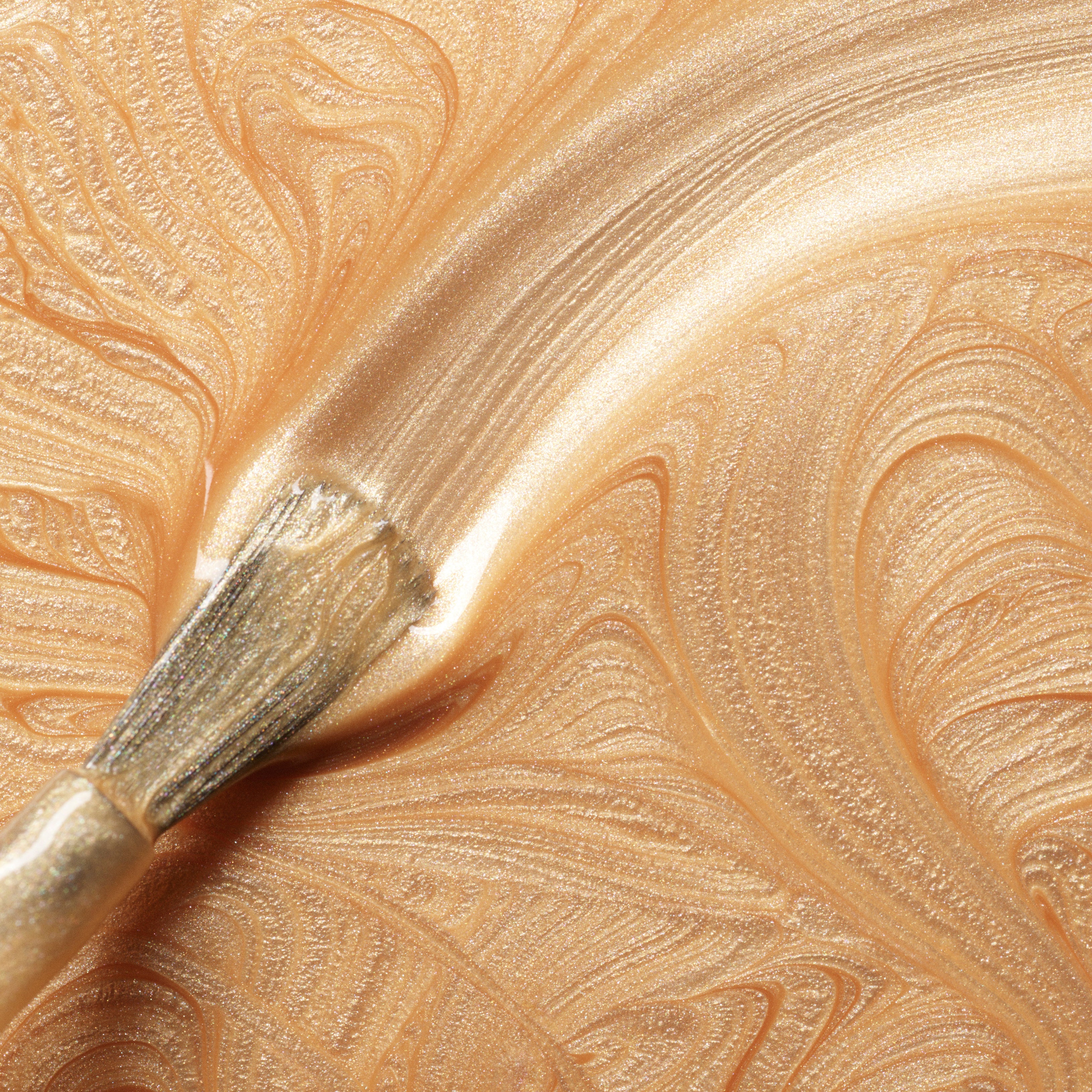 manucurist-green-gold-sand-nagellack-in-schimmerndem-gelb-perlmutt image 3