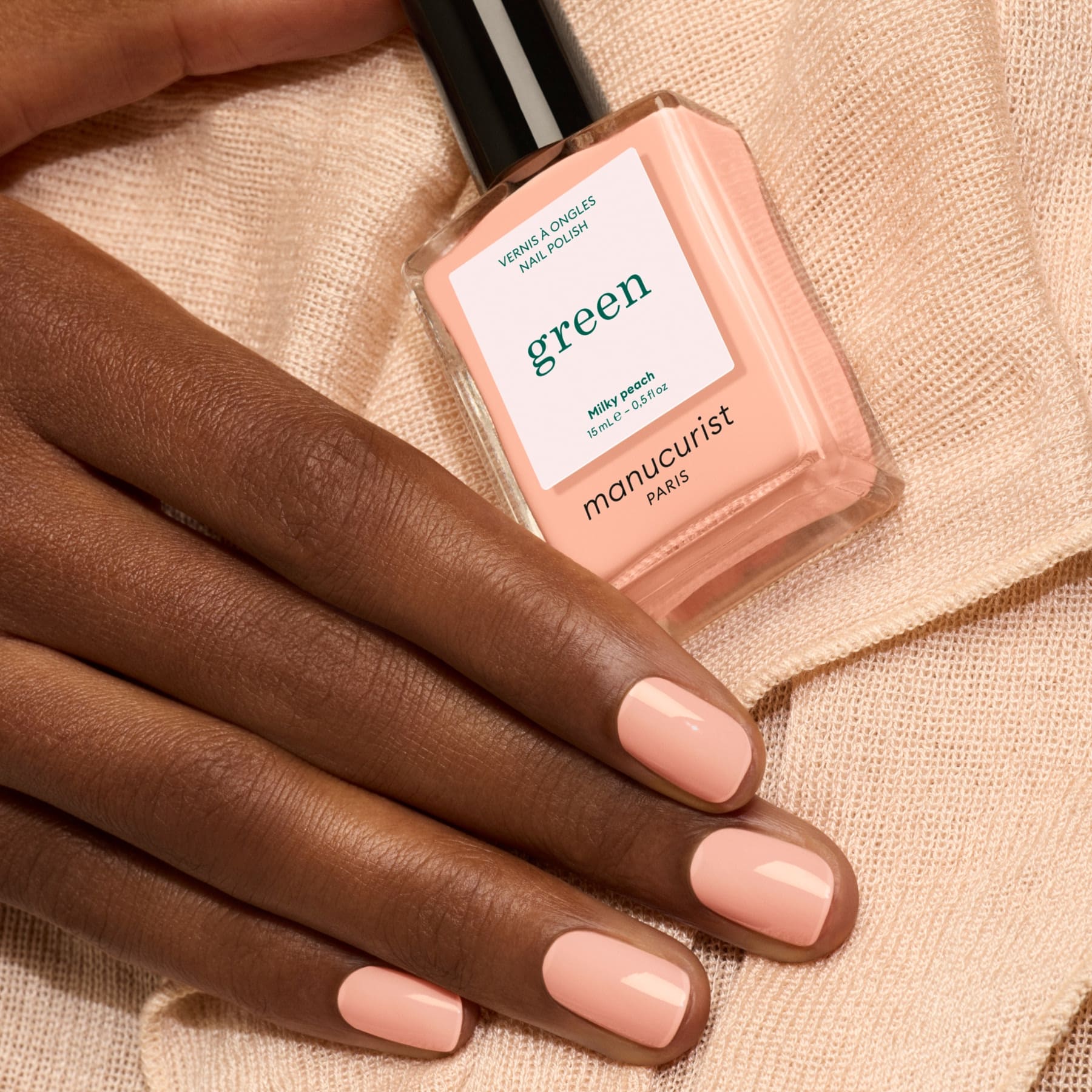 manucurist-green-milky-peach-milchig-pfirsichfarbener-nagellack image 5