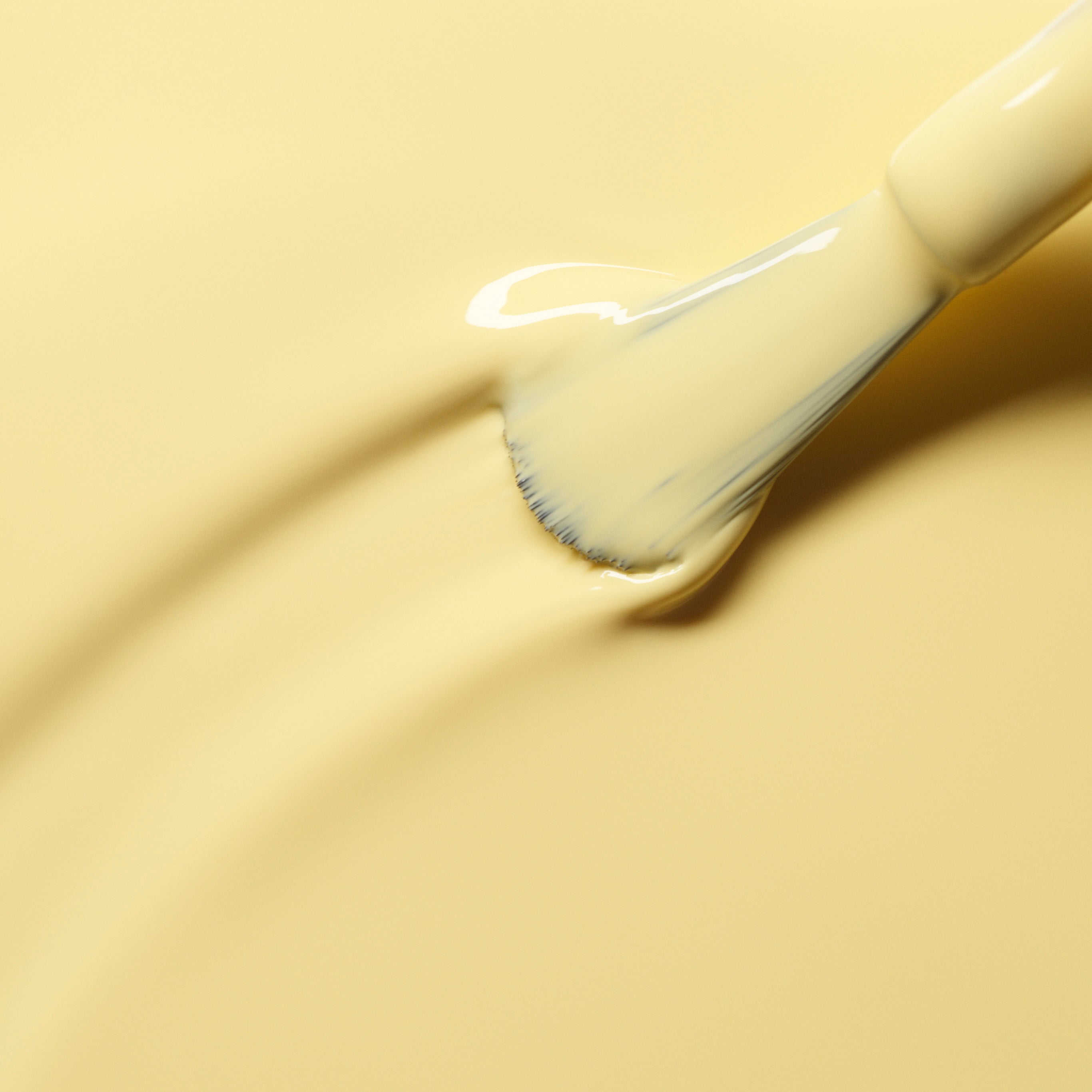 manucurist-green-flash-mimosa-semi-permanenter-nagellack-pastellgelb image 4