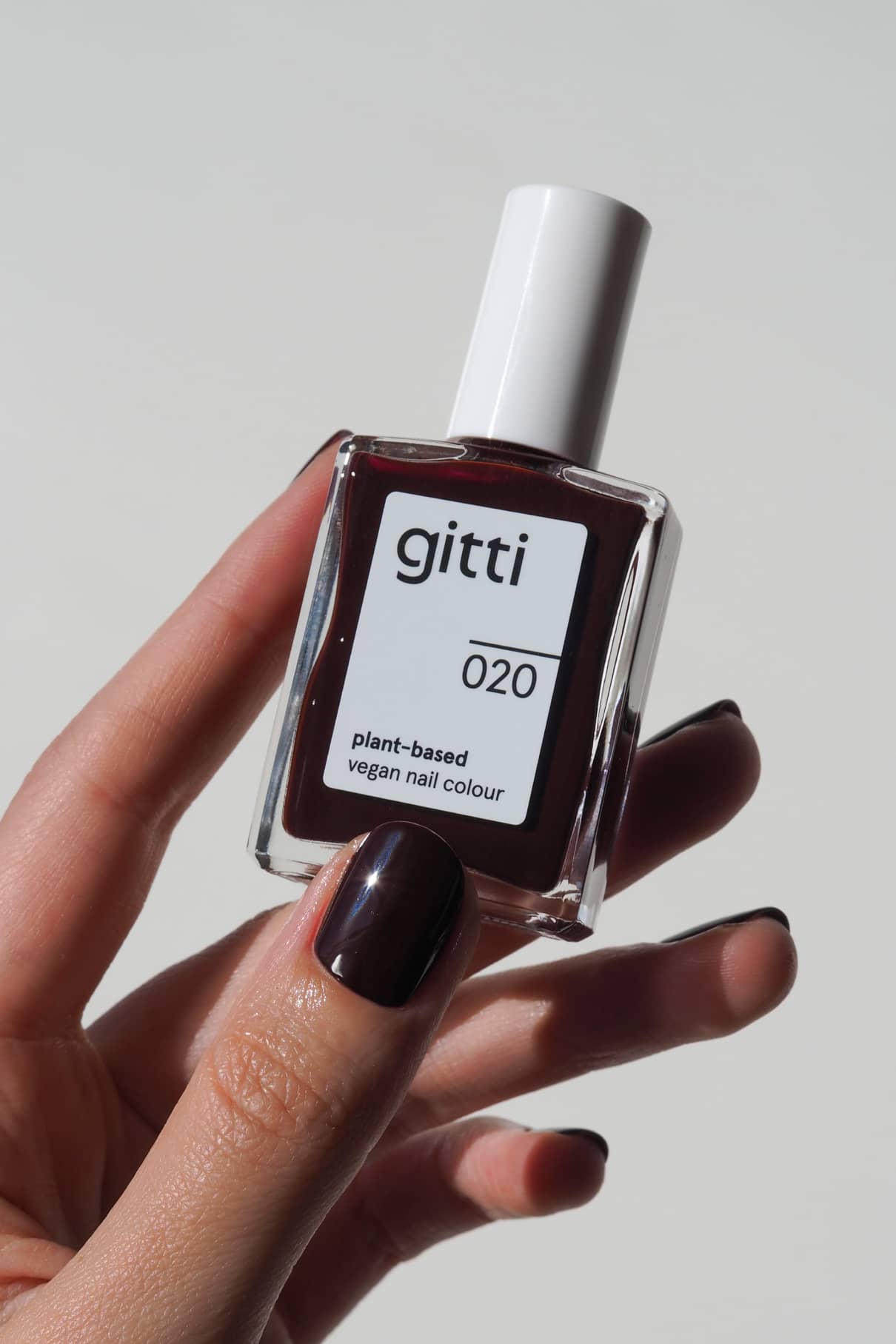 gitti-no-020-plant-based-nagellack-tiefes-rot image 5