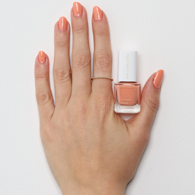 kia-charlotta-coral-diving-veganer-nagellack-koralle image 2