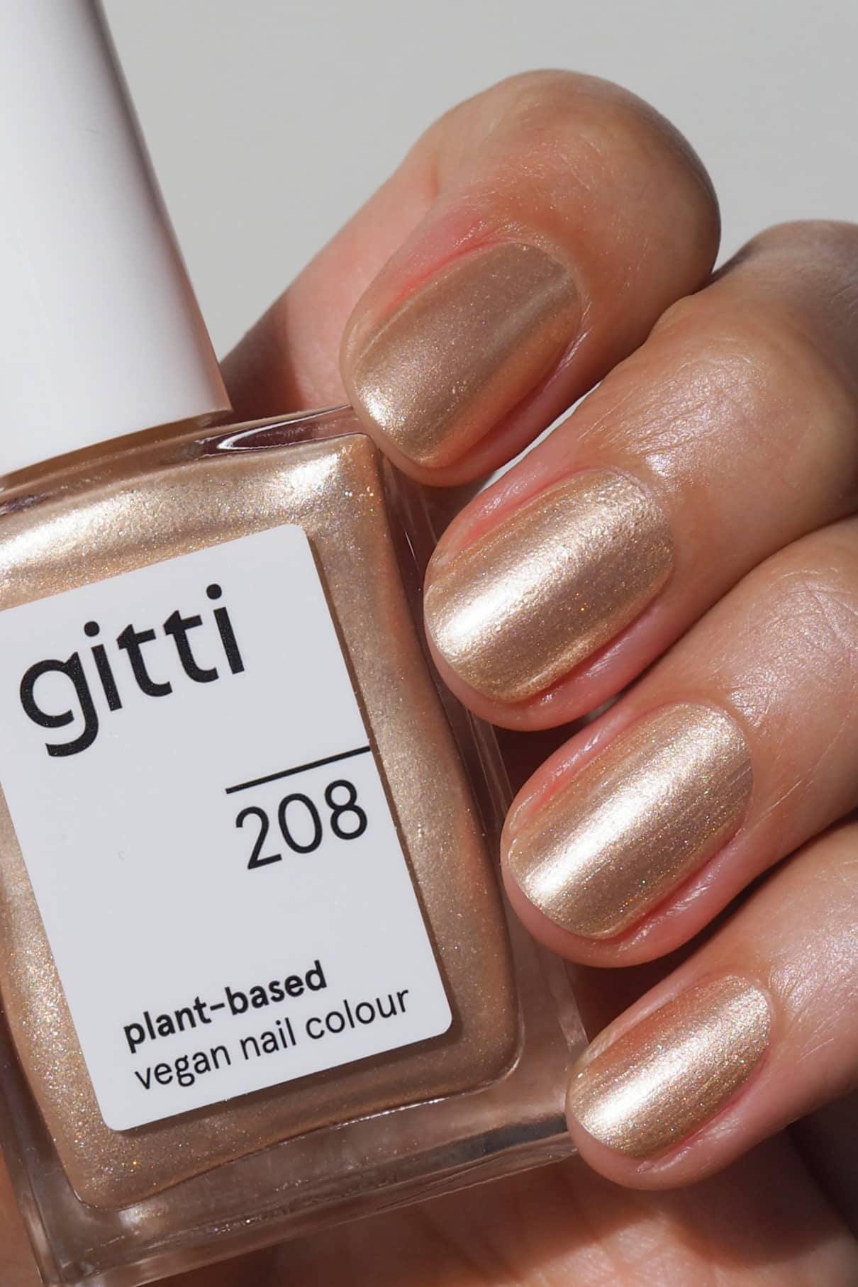 gitti-no-208-plant-based-nagellack-gold-glitter image 2