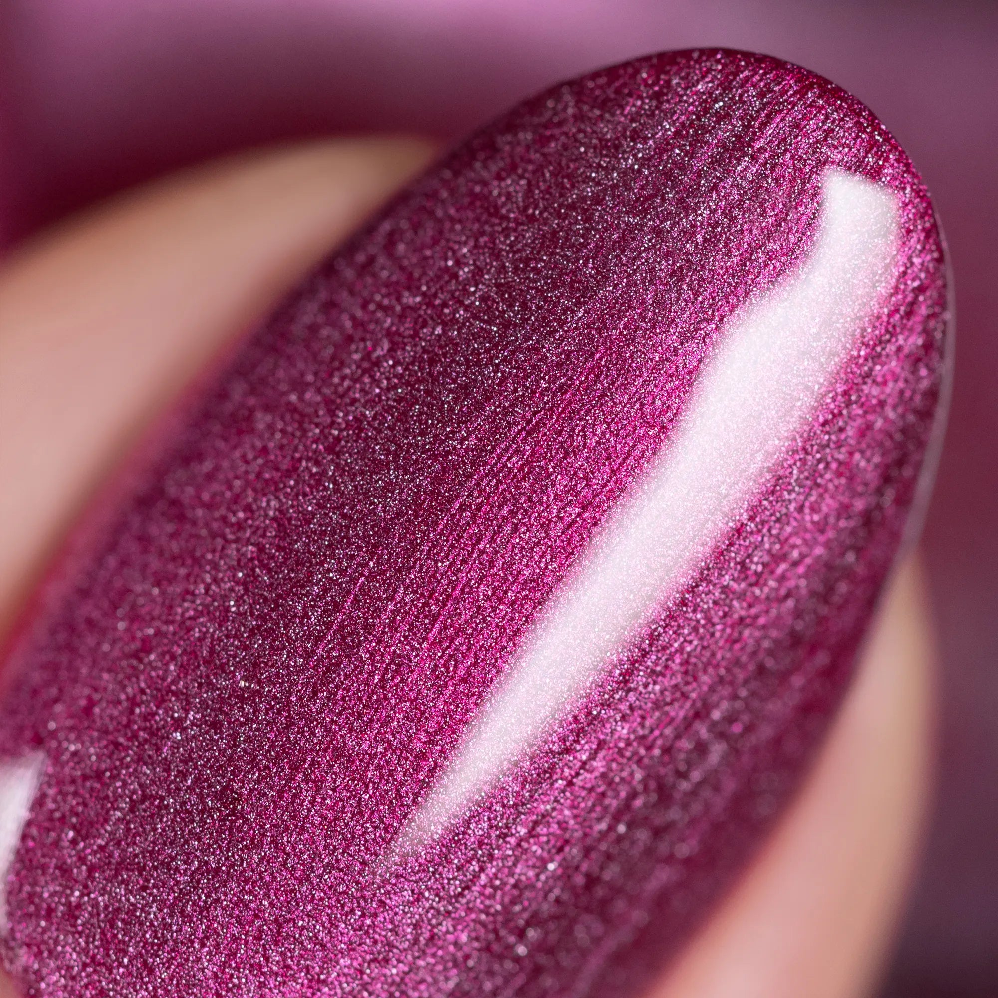 herzlack-berry-metallic-veganer-nagellack-chrome-couture-beere image 4