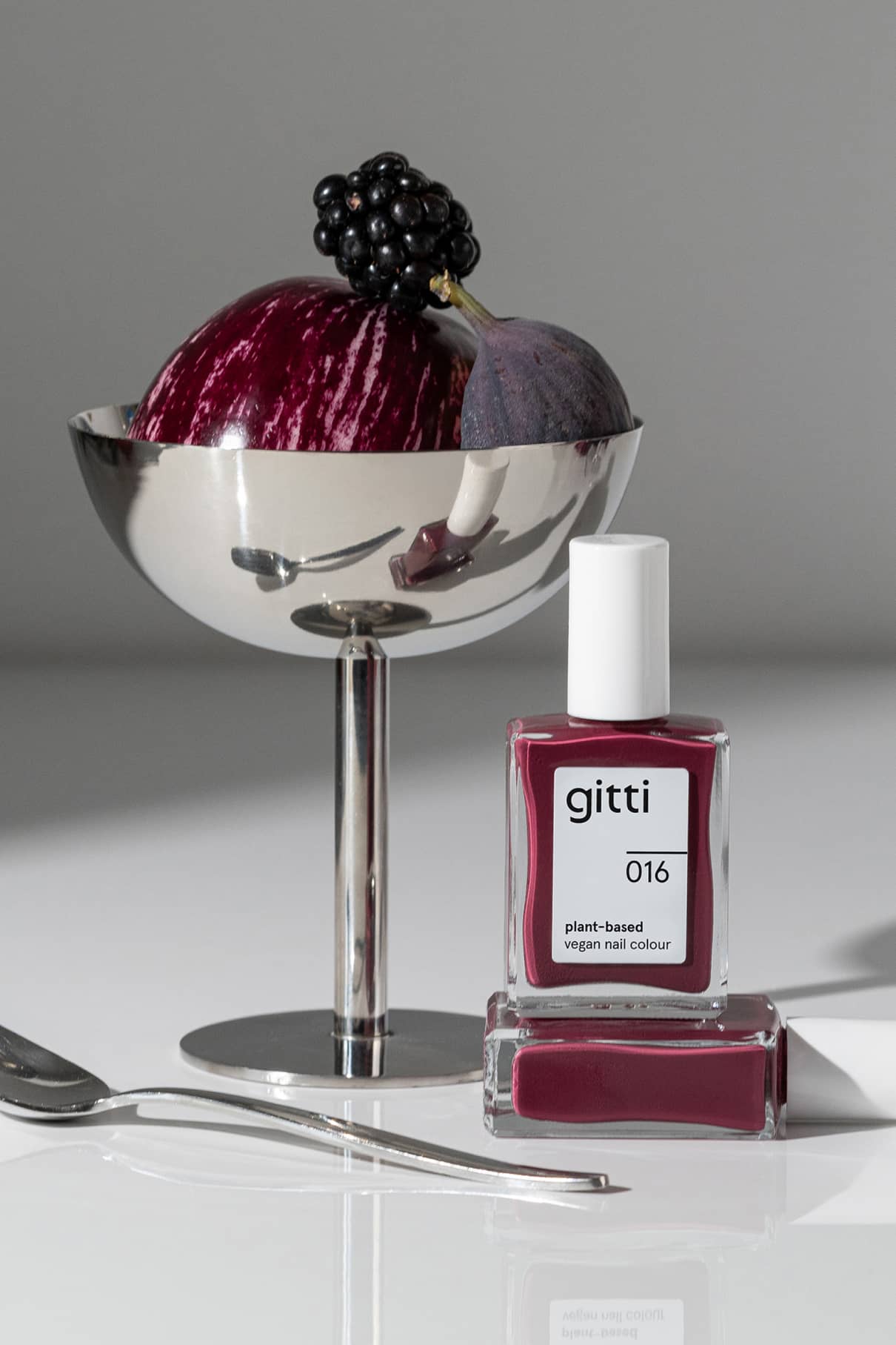 gitti-no-016-plant-based-nagellack-dunkles-beerenrot image 6