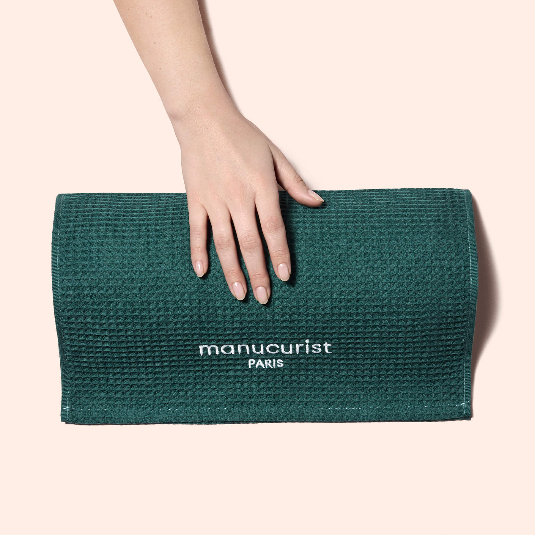 manucurist-handtuch-aus-bio-baumwolle-manik-re-unterlage image 2