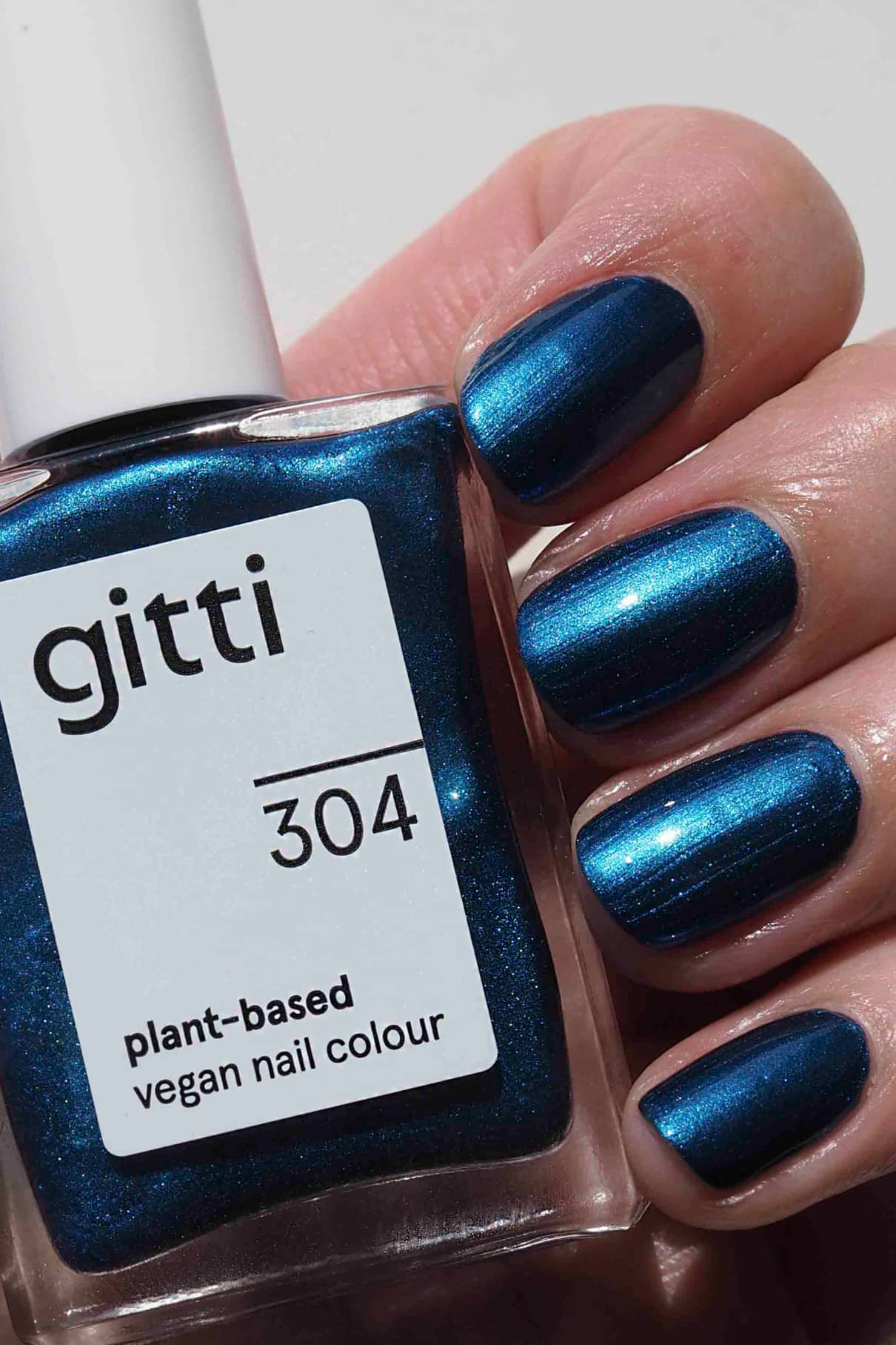 gitti-no-304-plant-based-nagellack-metallic-blau image 2