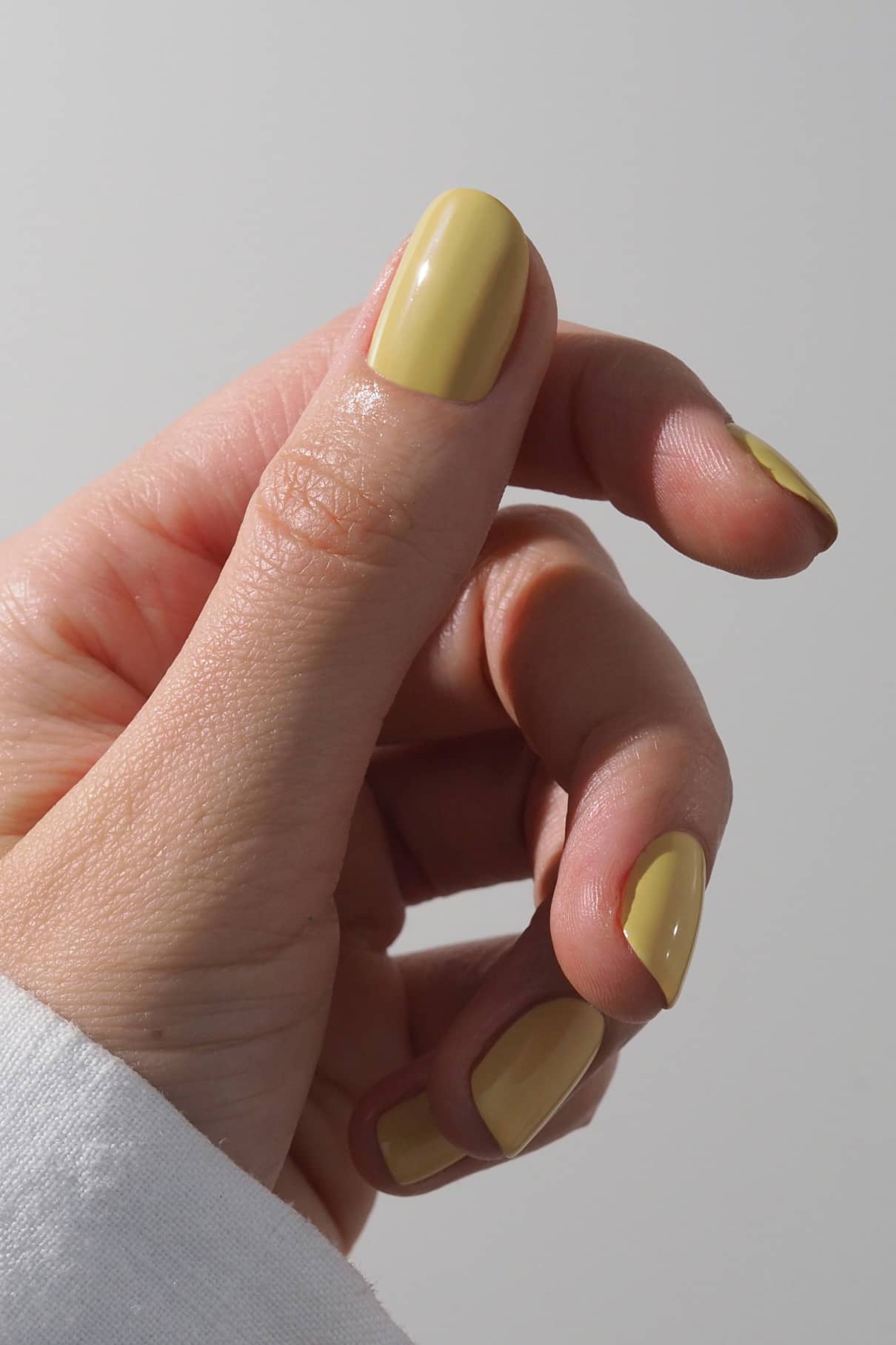 gitti-no-026-plant-based-nagellack-pastellgelb-mit-gr-n-touch image 3