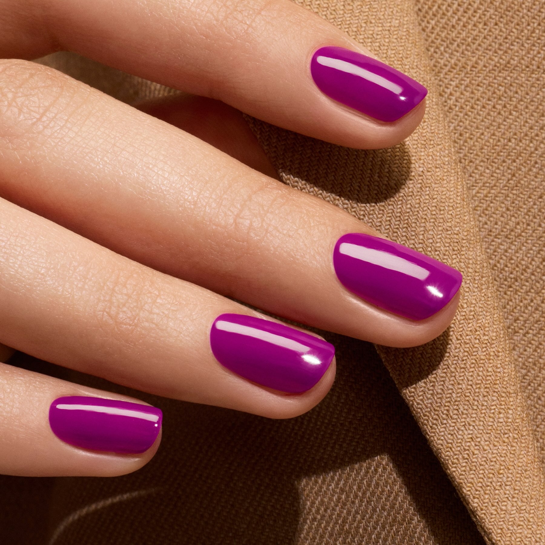 manucurist-green-flash-fizz-semi-permanent-violett-magenta image 3