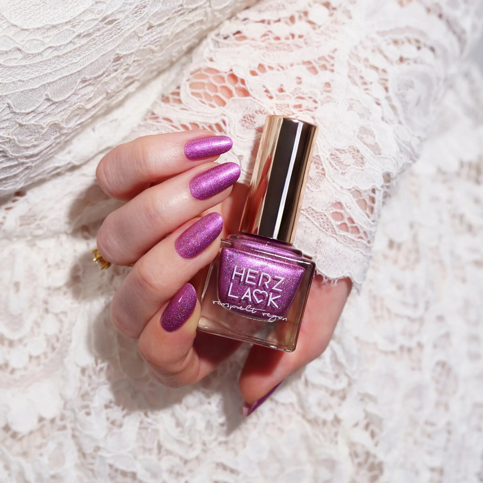 herzlack-herzgefl-ster-veganer-nagellack-violett-gold-schimmer-holo-11-ml image 7
