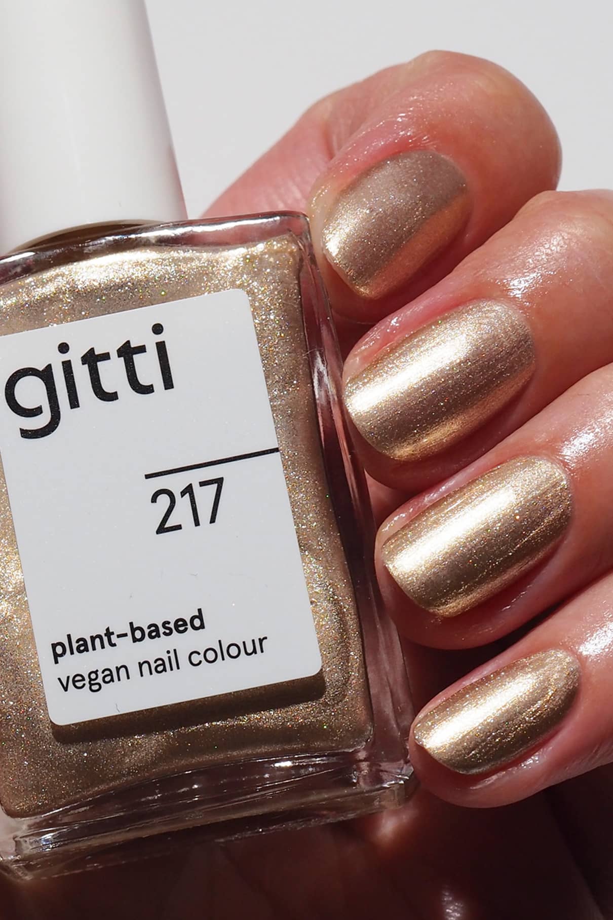 gitti-no-217-plant-based-nagellack-warmes-gold-glitzer image 3