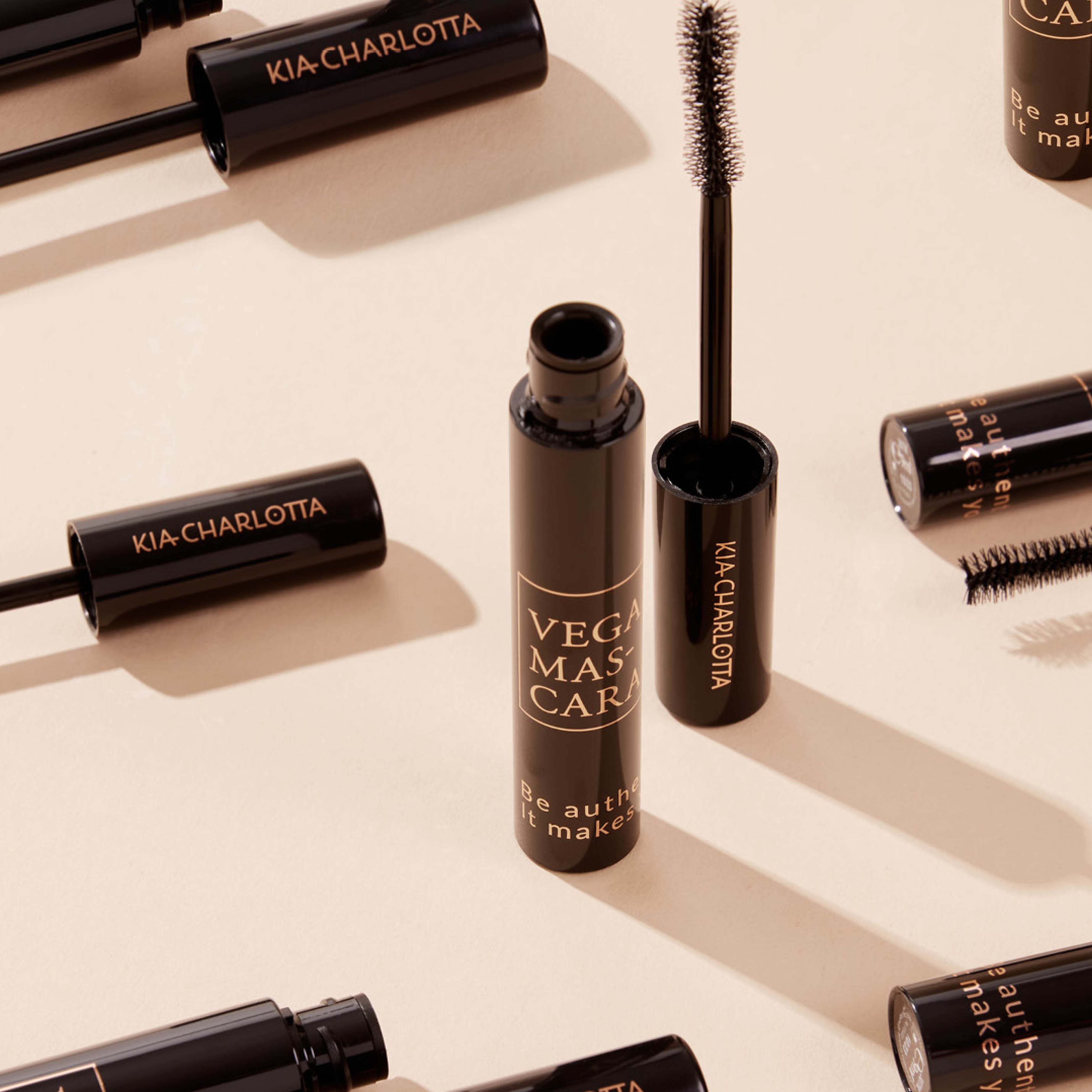 kia-charlotta-x-mas-essentials-veganes-make-up-set-mascara-lipgloss-nagellack image 3