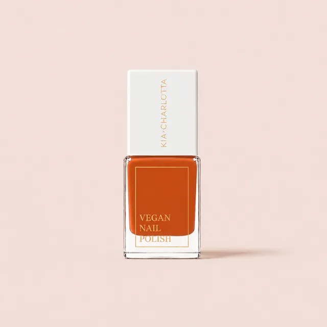 kia-charlotta-bold-veganer-nagellack-orange-kupfer image 1