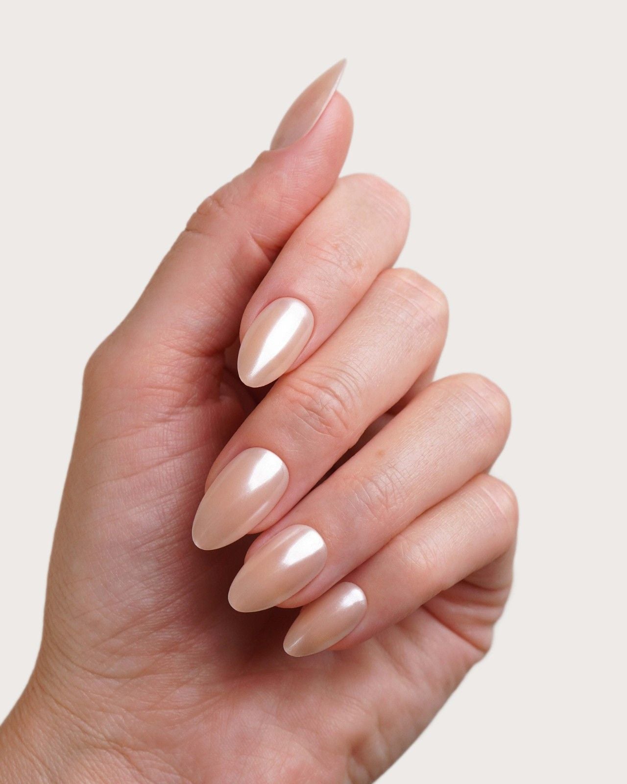 doonails-prosecco-soft-gel-press-ons-short-almond-champagner-chrome image 4