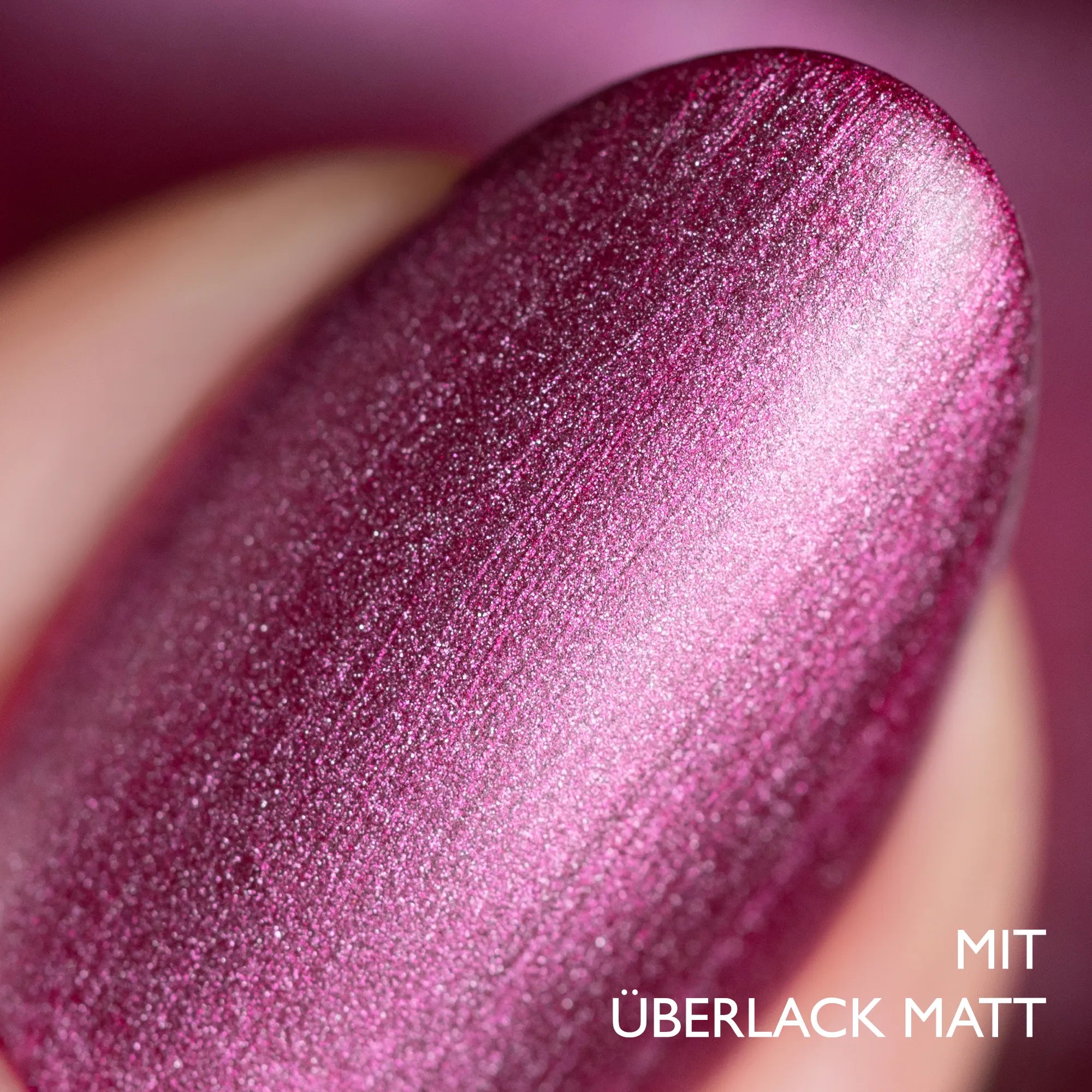 herzlack-berry-metallic-veganer-nagellack-chrome-couture-beere image 5