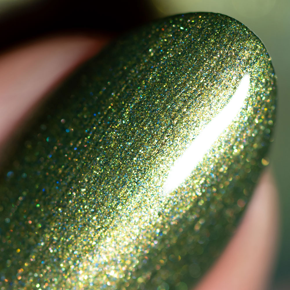 herzlack-unterm-mistelzweig-veganer-nagellack-gr-n-mit-gold-schimmer-aus-weihnac image 4
