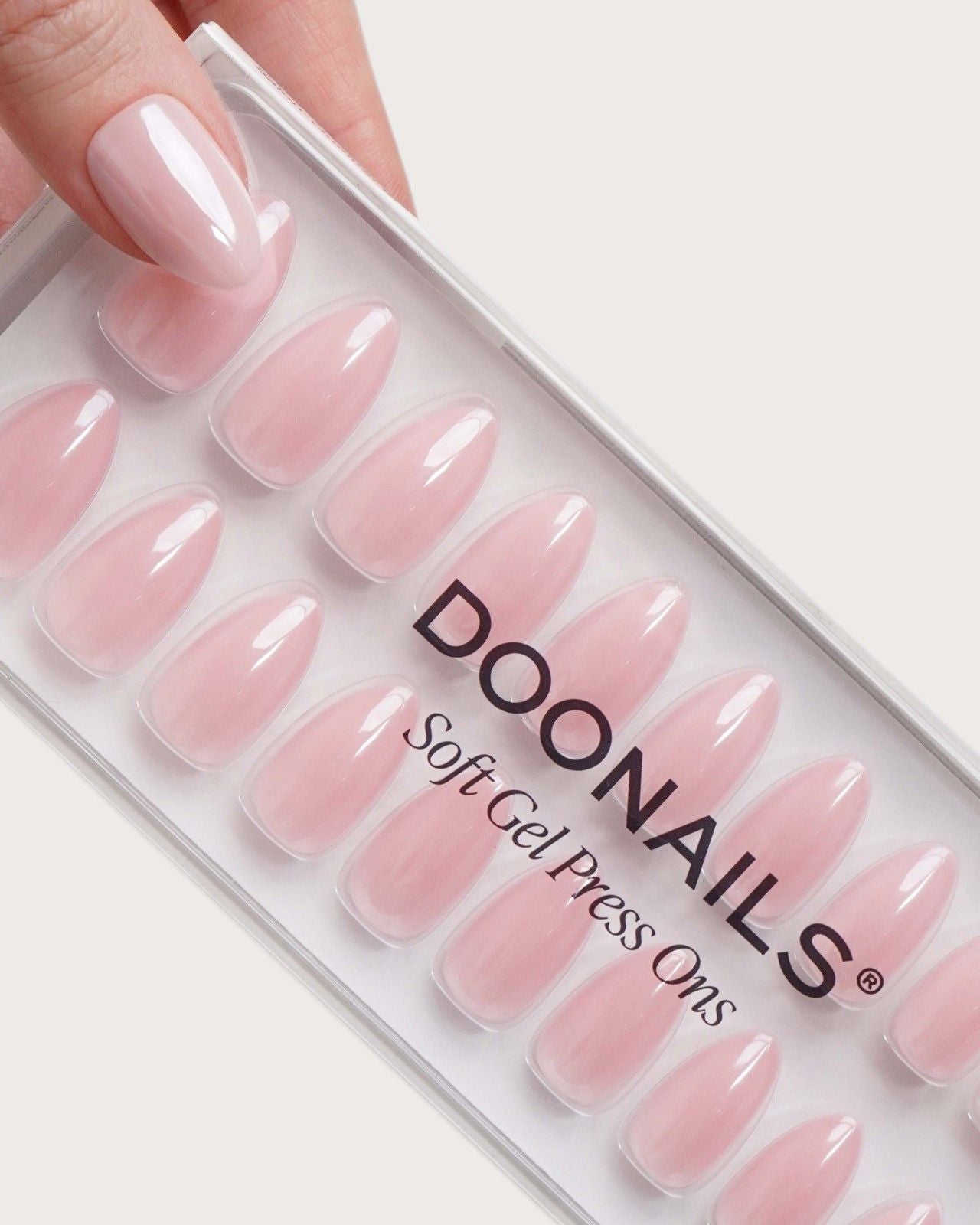 doonails-jetset-short-almond-soft-gel-press-ons image 5