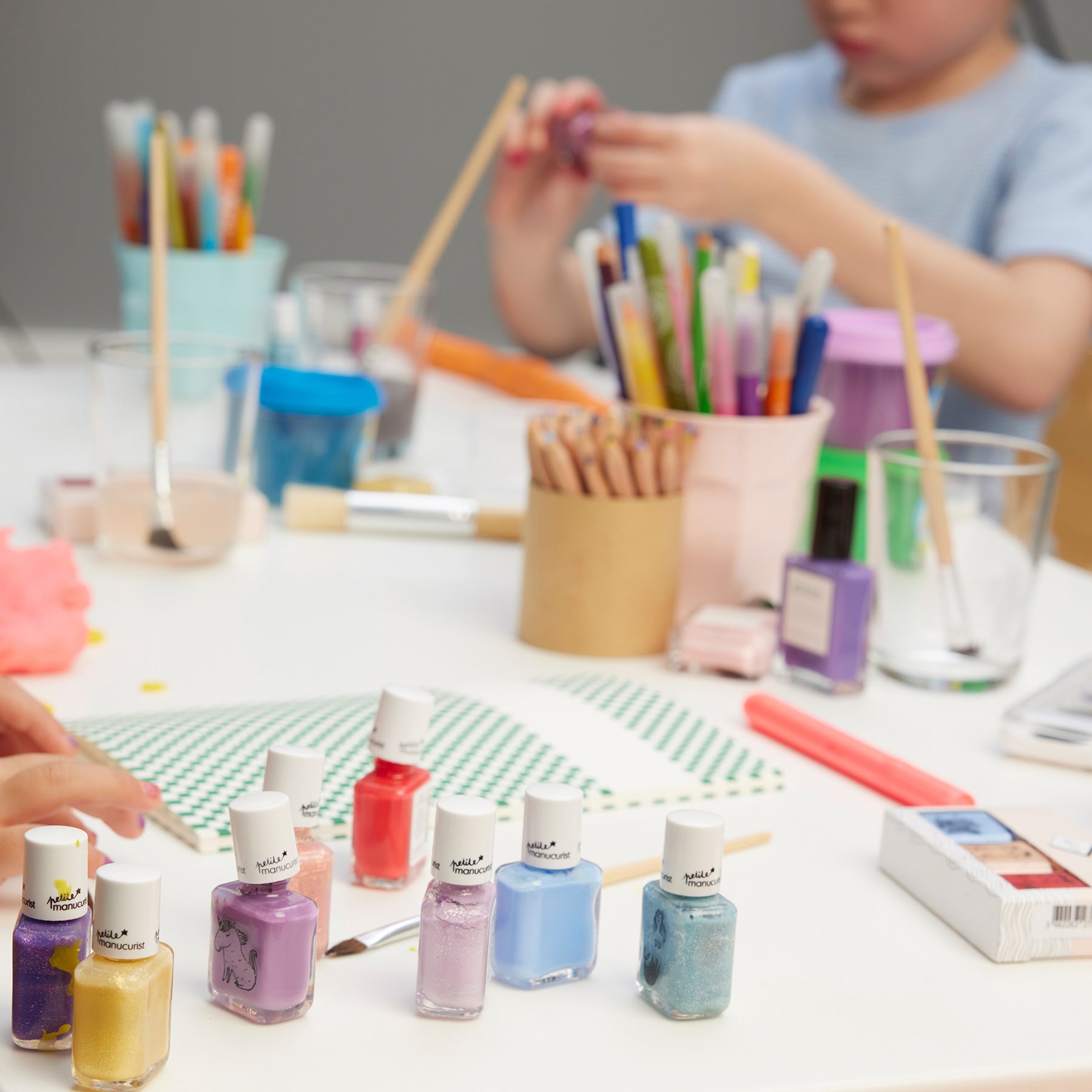 manucurist-scarlett-die-eule-kindernagellack-glitzer-violett image 4