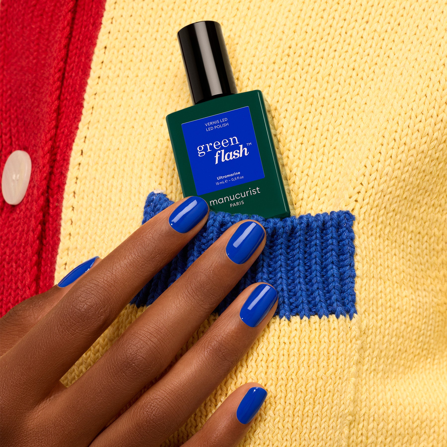 manucurist-ultramarine-green-flash-semi-permanenter-nagellack-elektrisches-blau image 3