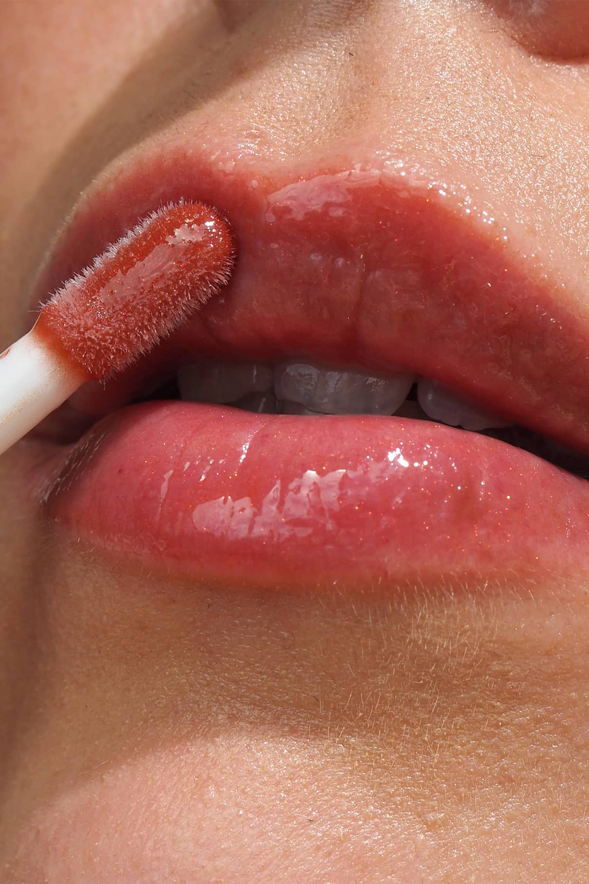 gitti-lip-glaze-no-04-lippen-l-gloss-hybrid-warmes-nude-amber-pfirsich image 4