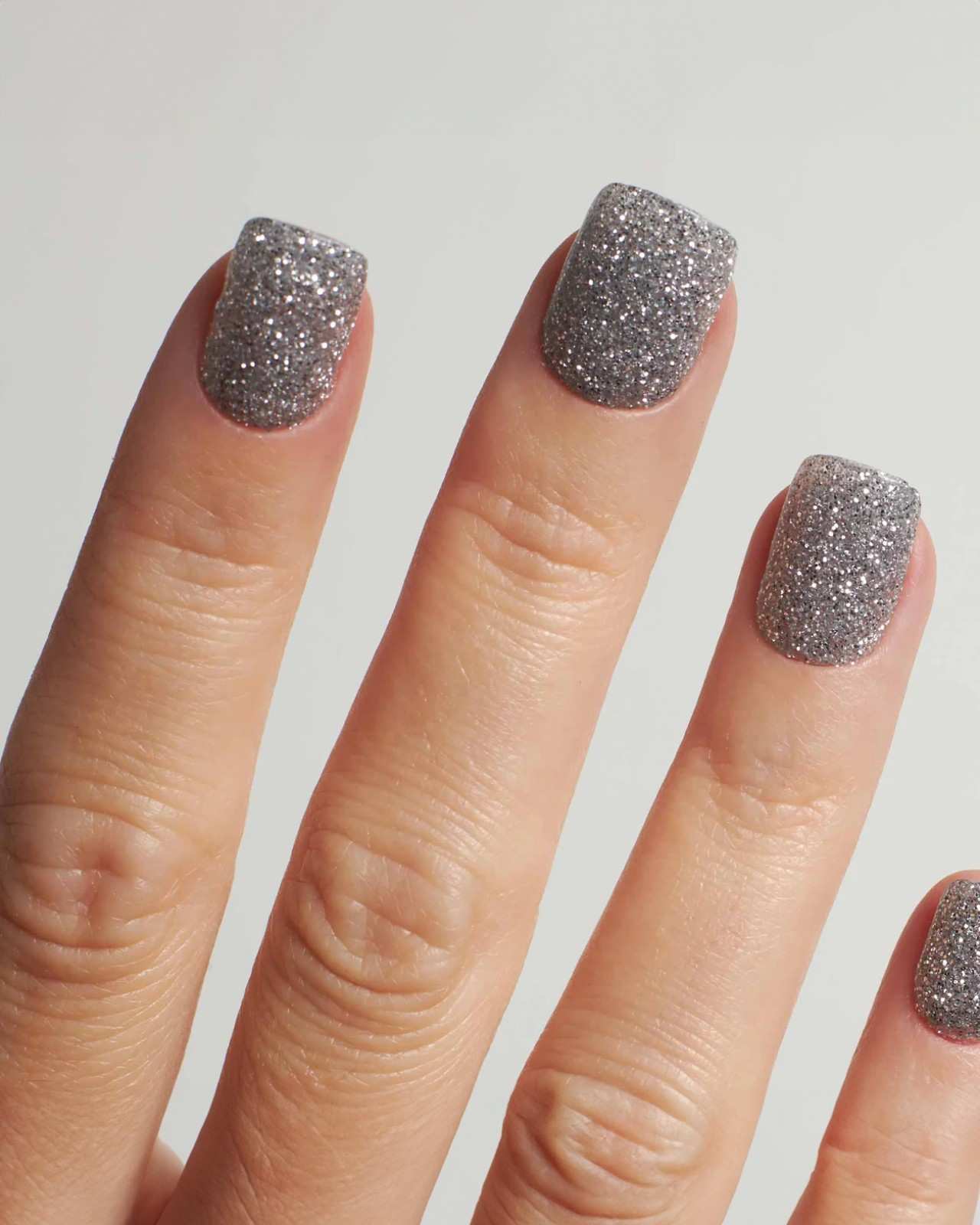 doonails-gala-gal-dipping-powder-silber-glitzer-mit-gold-sprenkeln image 2