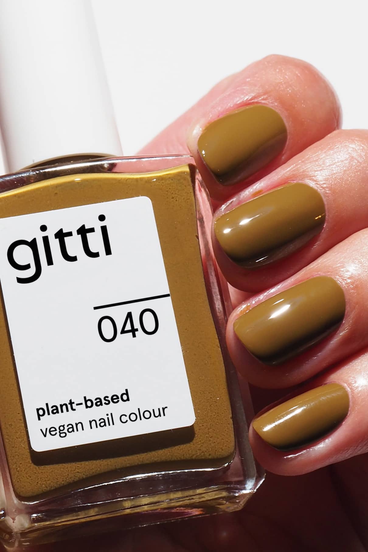 gitti-no-040-plant-based-nagellack-erdiges-gr-n-mit-goldgelb image 2