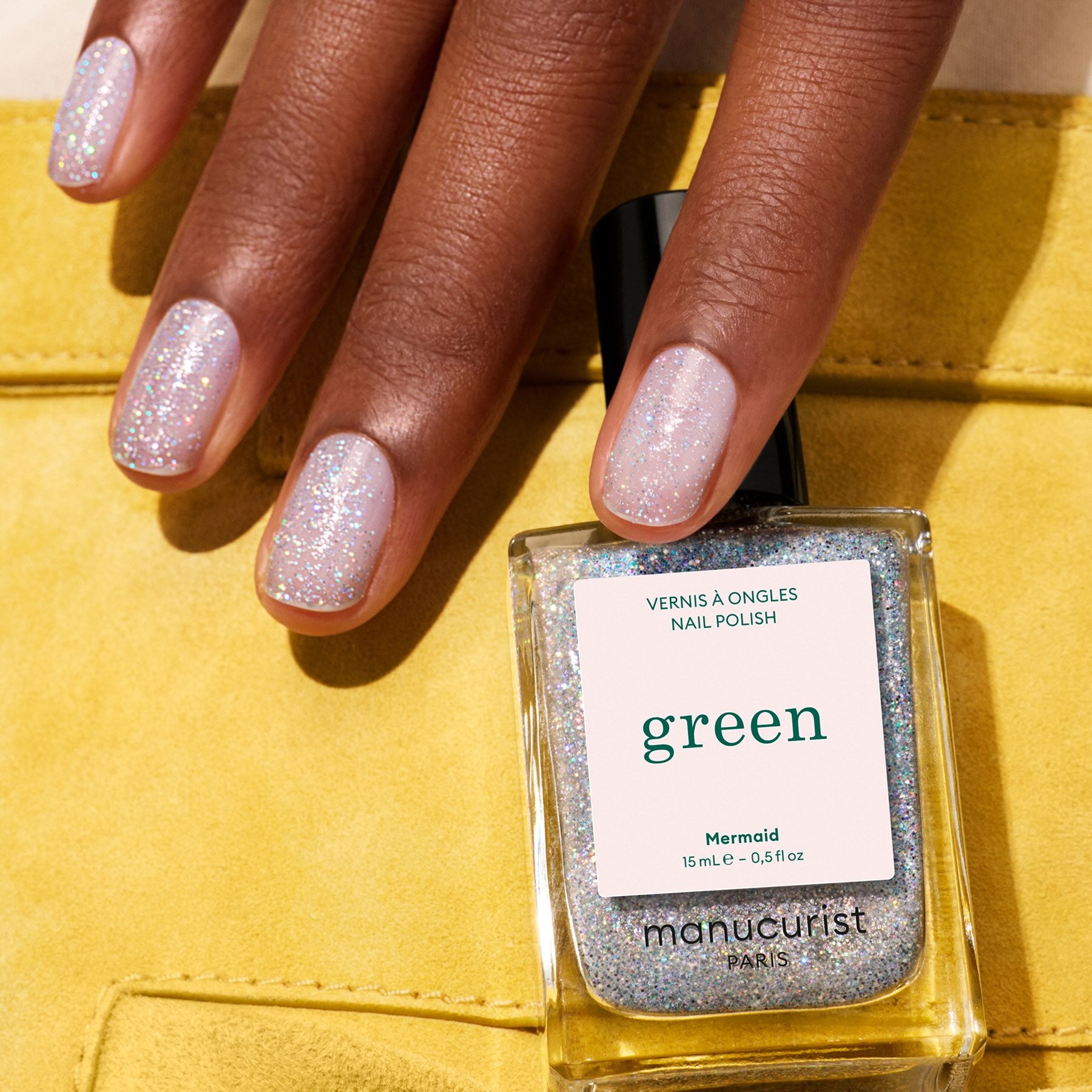 manucurist-green-mermaid-nagellack-holografischer-glitzer image 5