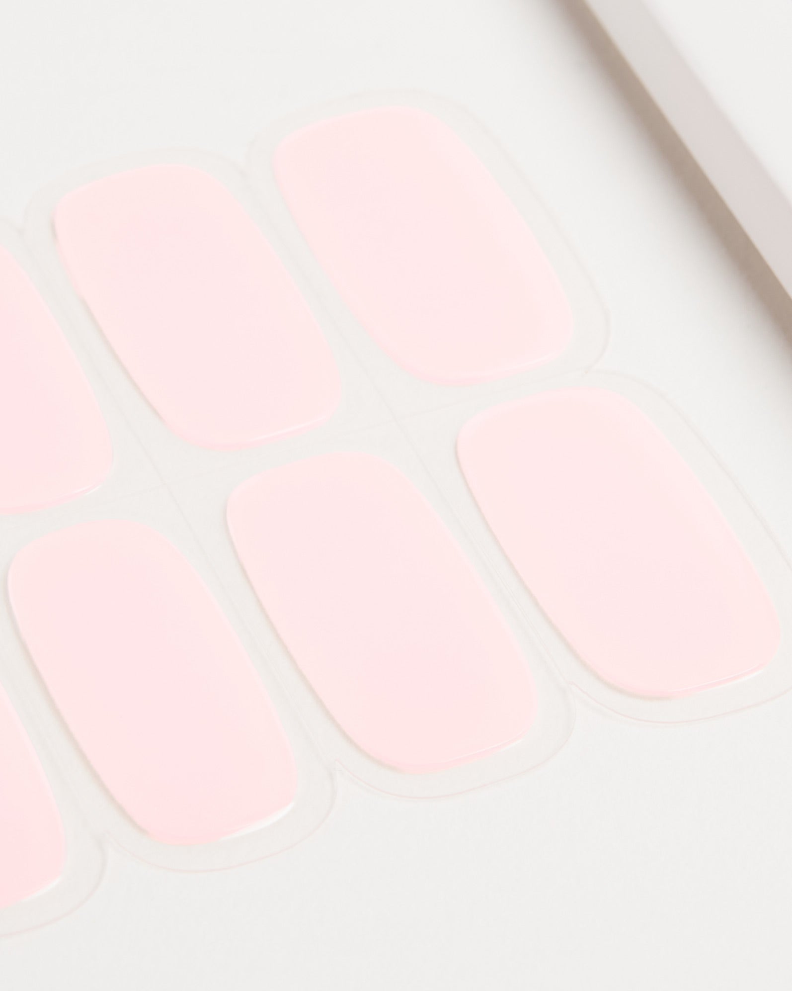 doonails-milkshake-uv-gel-strips-cremig-mit-chrome-effekt image 5