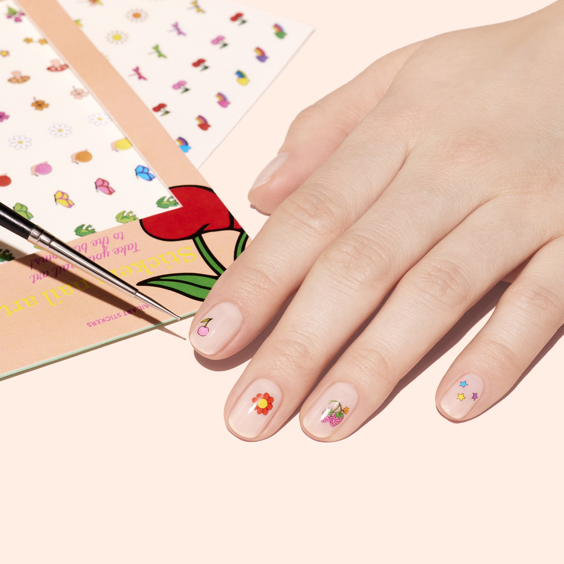 manucurist-stickers-nail-art-summer-limited-edition-zo-picciotto image 2