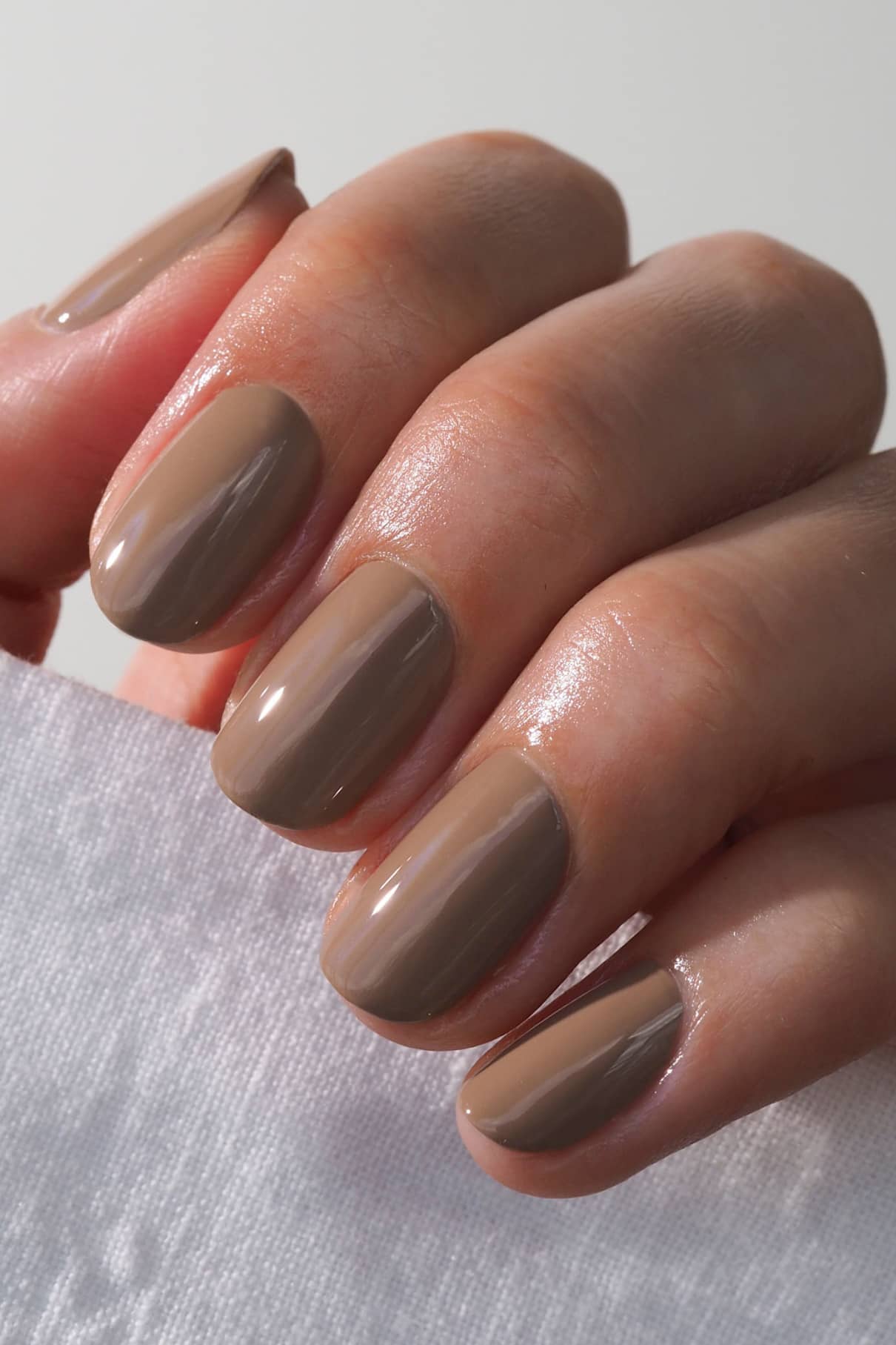 gitti-no-015-plant-based-nagellack-dunkles-beige image 5