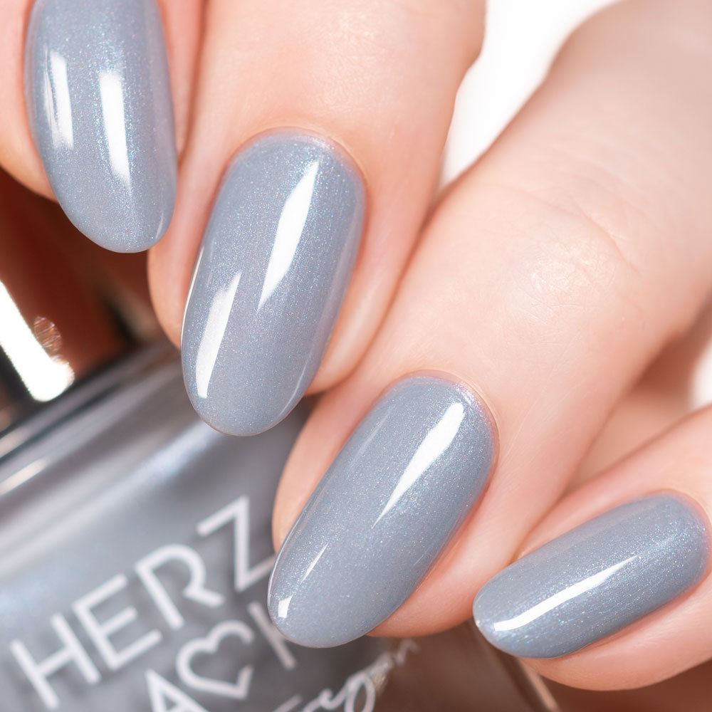 herzlack-stockholm-veganer-nagellack-blau-grau-schimmer-11ml image 3